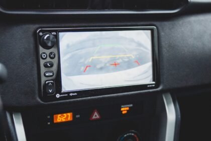 Hoje, atualizar o painel do seu carro vai muito além de apenas ouvir música ou sintonizar o rádio.