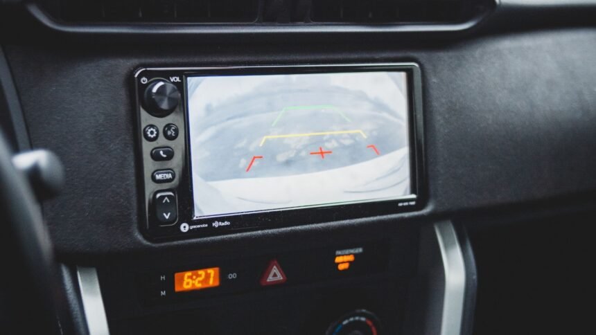 Hoje, atualizar o painel do seu carro vai muito além de apenas ouvir música ou sintonizar o rádio.